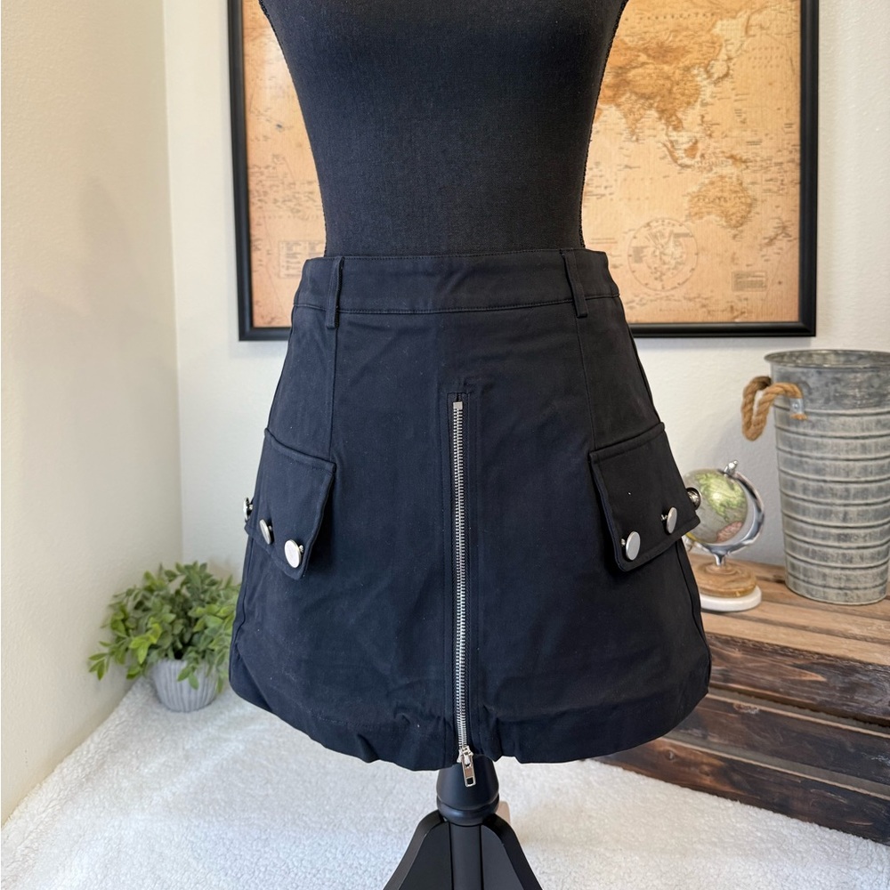 Choosy black skort